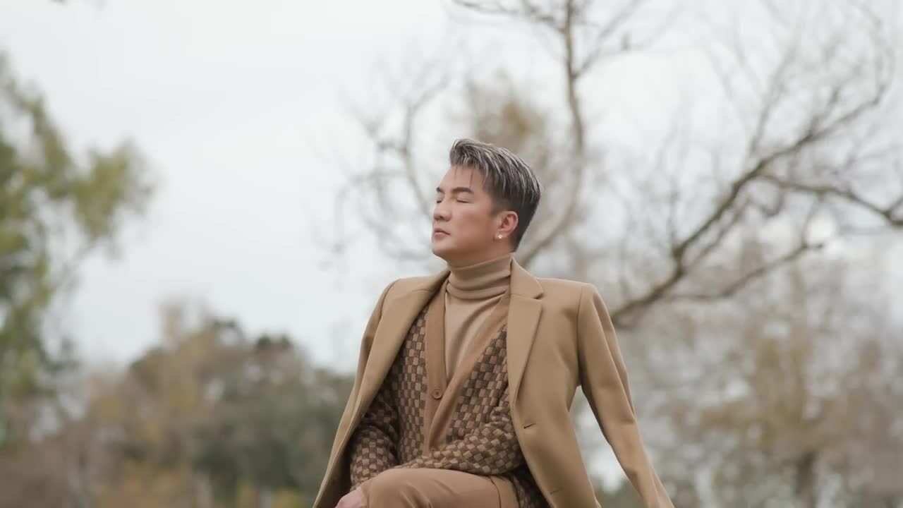 Đàm Vĩnh Hưng hát "Bài thánh ca buồn"