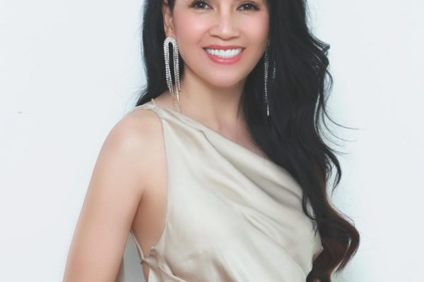 Ngọc Trinh ‘Mùi ngò gai’: Kỷ niệm của đồng nghiệp