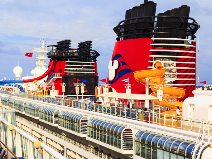 Ironcycle Test Run - tàu lượn siêu tốc truyền thống lần đầu có mặt trên du thuyền. Ảnh: Disney Cruise Line