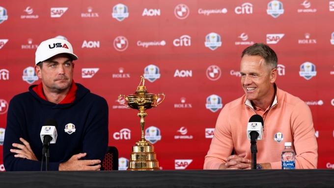 Hai đội trưởng Bradley (trái) và Donald trong buổi họp báo trước thềm Ryder Cup 2025, hôm 24/9 ở sân Bethpage Black, New York, Mỹ. Ảnh: RC