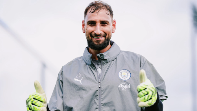Gianluigi Donnarumma trong buổi tập đầu tiên cùng Man City ngày 11/9. Ảnh: Man City