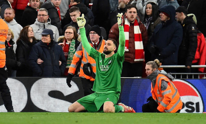 Donnarumma mừng chiến thắng của PSG trước Liverpool ở lượt về vòng 1/8 Champions League trên sân Anfield, thành phố Liverpool, Vương quốc Anh tối 11/3/2025. Ảnh: Reuters
