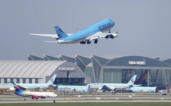 Hàn Quốc gửi máy bay đến Mỹ hồi hương hàng trăm lao động