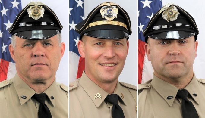 Từ trái qua, sĩ quan Mark Baker, Cody Becker và Isaiah Emenheiser, ba cảnh sát thiệt mạng trong vụ nổ súng ở hạt York, bang Pennsylvania, ngày 17/9. Ảnh: AP