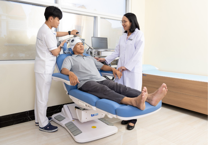 Kích thích từ trường xuyên sọ giúp cải thiện hoạt động của hệ thần kinh sau đột quỵ. Ảnh minh họa: Bệnh viện Đa khoa Tâm Anh