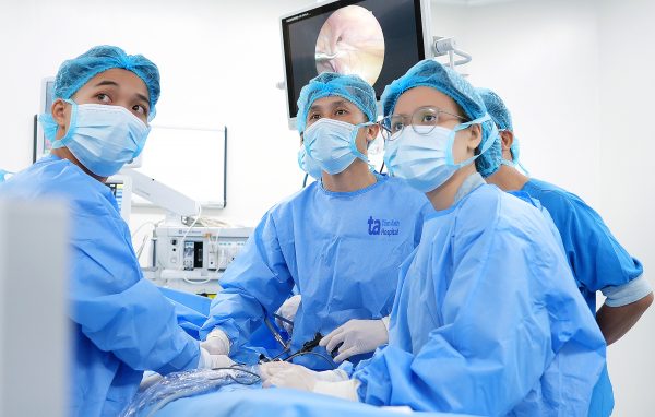 Thoát vị bẹn ở bé gái: Nguyên nhân và điều trị