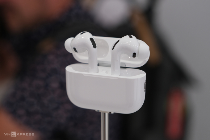 AirPods Pro 3 có thể đo nhịp tim, tính calo khi hoạt động thể thao. Ảnh: Tuấn Hưng