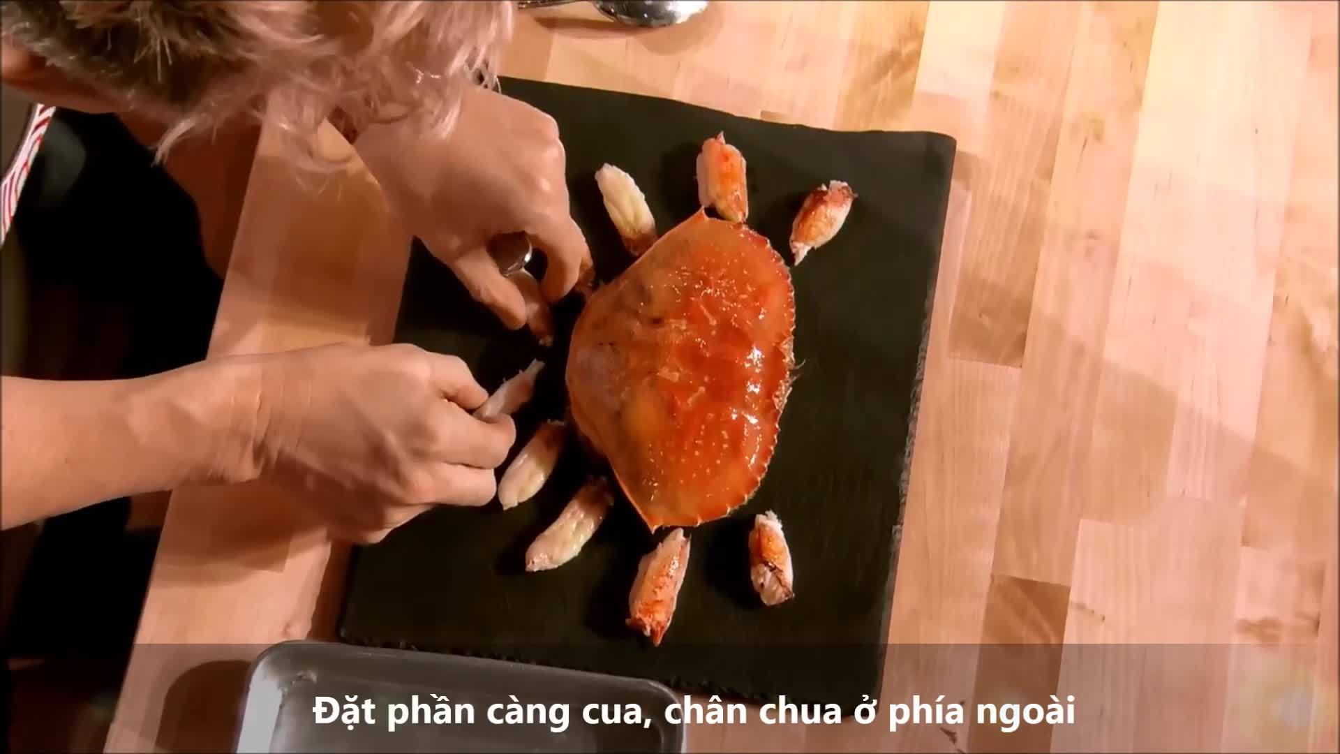 Gordon Ramsay dạy cách tách thịt cua
