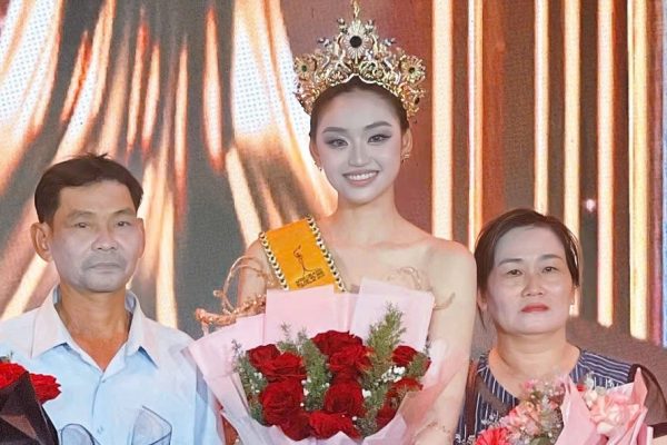 Yến Nhi: Biết ơn cha mẹ làm thuê nuôi dưỡng