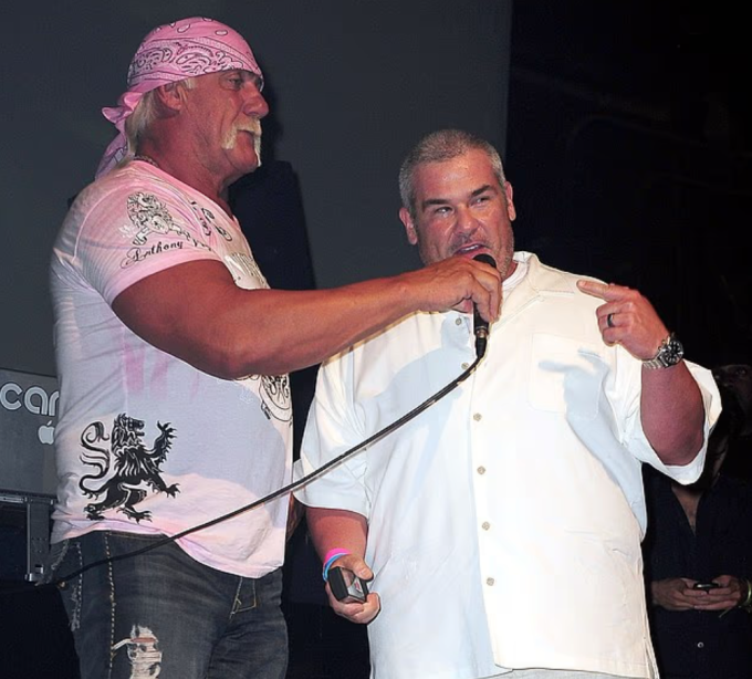 Hulk Hogan và người dẫn chương trình trò chuyện trên đài phát thanh Bubba the Love Sponge tham dự sự kiện vào năm 2009. Ảnh: Daily Mail