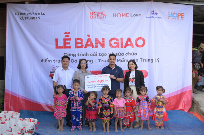 Bảo hiểm GIC trao tài trợ các suất bảo hiểm cho học sinh trường Mầm non Trung Lý.
