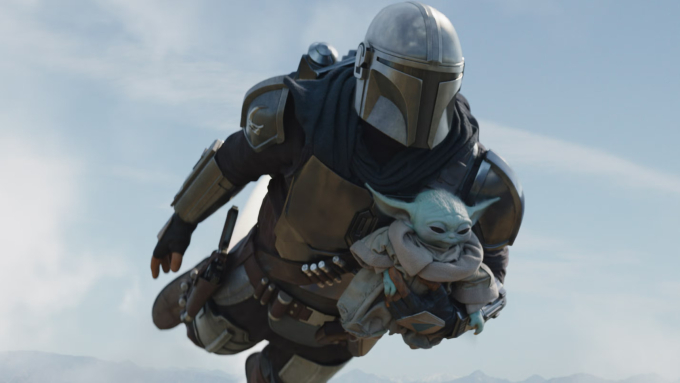 Nhân vật Din Djarin (Pedro Pascal đóng) và Grogu trong The Mandalorian and Grogu. Ảnh: Disney Studios