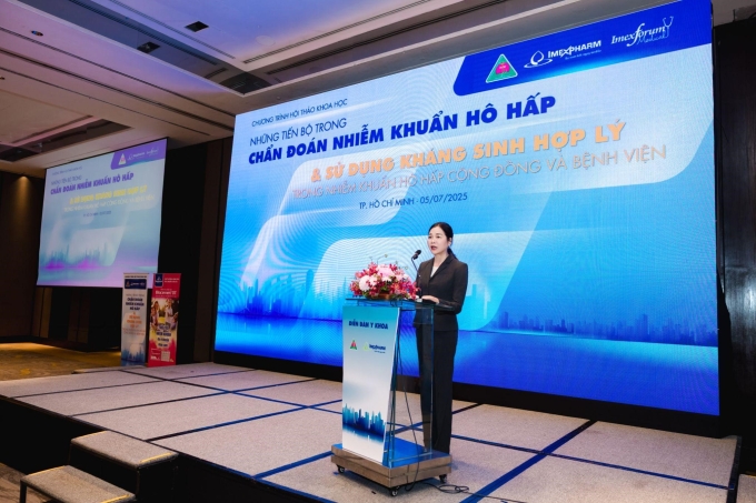 Thạc sĩ Lê Nữ Minh Hoài, Phó tổng giám đốc khối kinh doanh Imexpharm phát biểu khai mạc chương trình diễn đàn Imexforum tại TP HCM ngày 5/7. Ảnh: Imexpharm