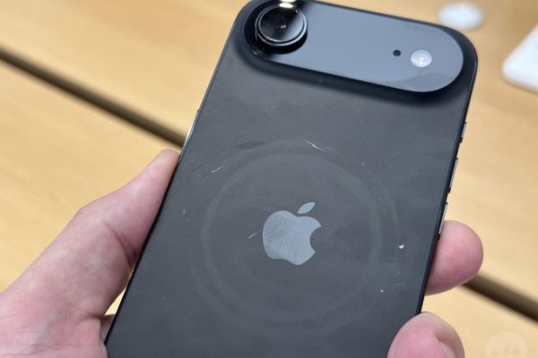 iPhone 17 Pro và iPhone Air màu tối bị phàn nàn dễ trầy xước