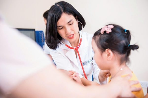 Sốt siêu vi ở trẻ em: Dấu hiệu và biến chứng cần biết