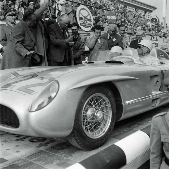 Mille Miglia 1955 - cuộc đua xe cổ điển được mệnh danh đẹp nhất thế giới tại Italy.