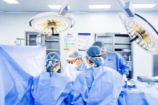 Thoát Vị Bẹn Ở Bé Gái Sinh Non: Nguyên Nhân và Điều Trị