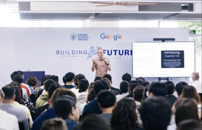 Chuyên gia chia sẻ về AI cho sinh viên trường Đại học Fulbright Việt Nam. Ảnh: Trường Đại học Fulbright Việt Nam