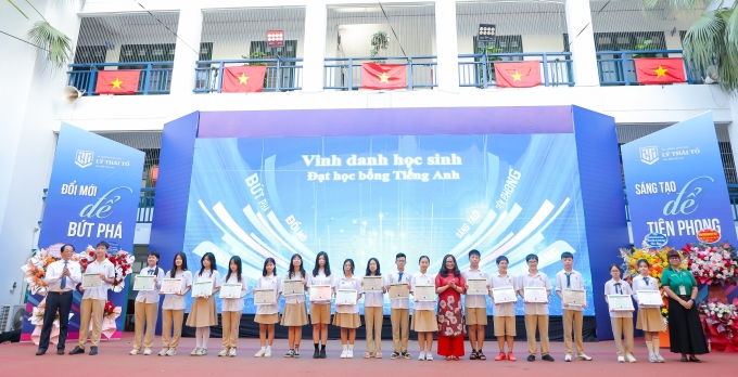 Trường vinh danh học sinh đạt học bổng tiếng Anh năm học 2025-2026. Ảnh: Hệ thống giáo dục Lý Thái Tổ