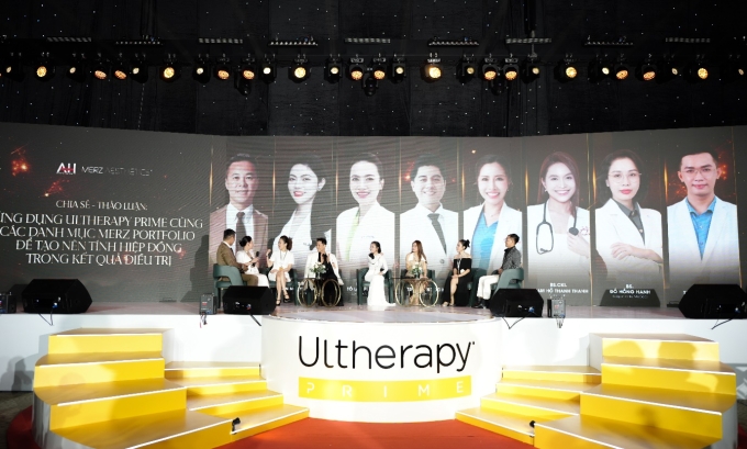 Chủ tọa, bác sĩ Tingsong Lim (ngoài cùng bên trái) cùng các chuyên gia thảo luận về Ultherapy Prime. Ảnh: Aesthetic And Health
