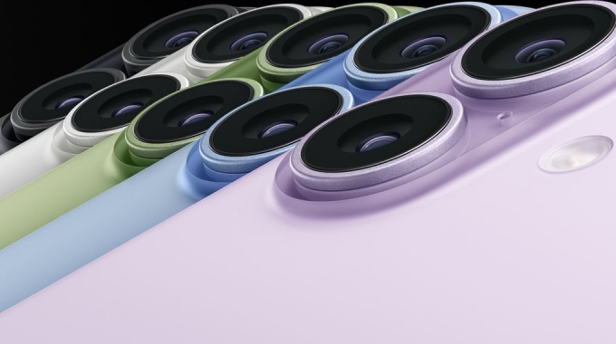 iPhone 17 ra mắt với 5 tùy chọn màu sắc: gồm Lavender (tím oải hương), Mist Blue (xanh lam khói), black (đen), White (trắng), và Sage (xanh lá xô thơm). Ảnh: Apple