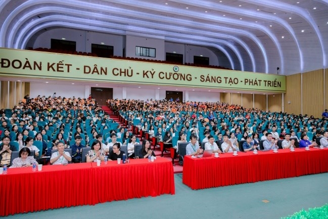 Khoa Kinh tế và Quản lý tổ chức chương trình gặp mặt tân sinh viên đầu năm. Ảnh: Học viên Nông nghiệp