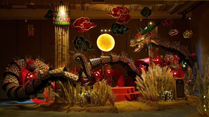 Không gian nghệ thuật trưng bày lồng đèn truyền thống tại Parc Moon Festival 2025. Ảnh: Công ty Vạn Thái Land