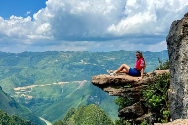 Hà Giang: ‘Mỏm đá tử thần’ tạm ngừng đón khách vì nguy hiểm