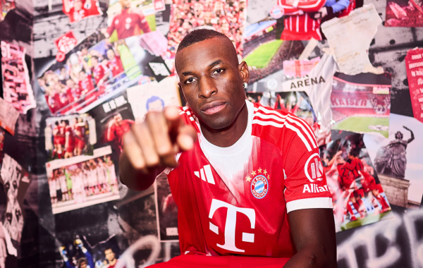 Khẩu chiến nảy lửa giữa người đại diện Jackson và chủ tịch Bayern