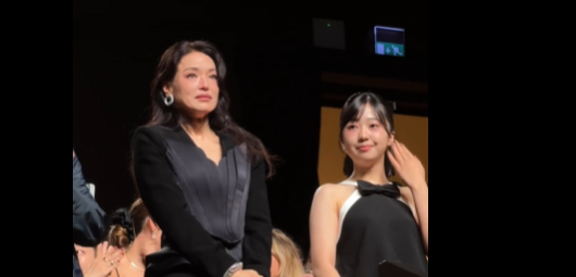 Khán giả cổ vũ phim Girl của Thư Kỳ