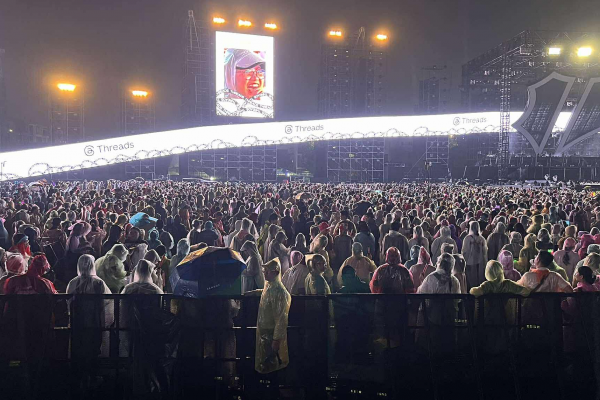 “Anh Trai”: Khán giả đội mưa xem concert cuối