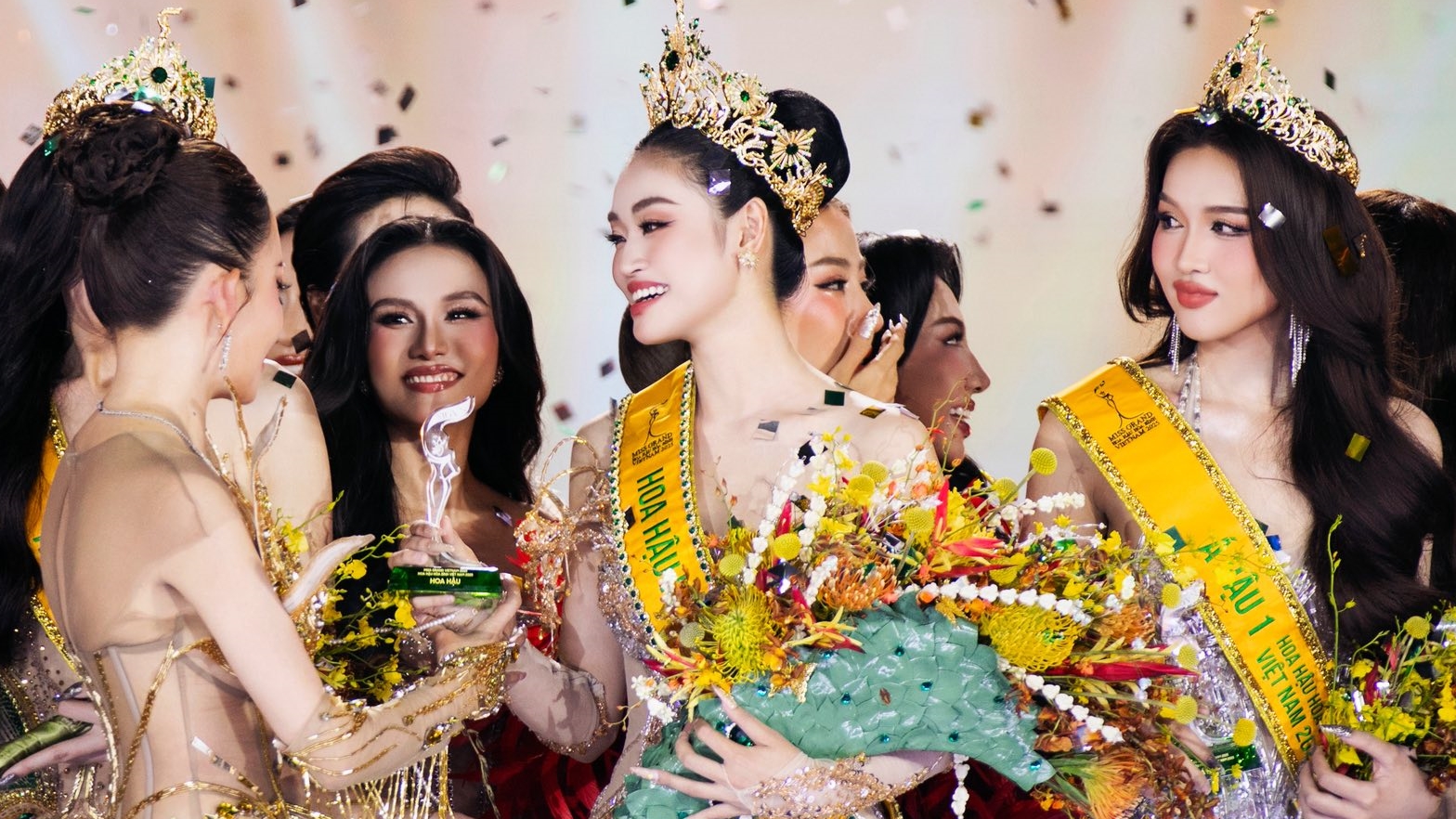 Khoảnh khắc đăng quang Miss Grand Vietnam của Yến Nhi