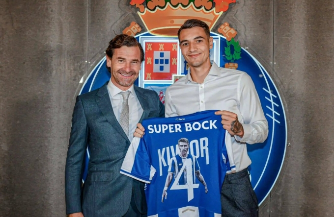 Jakub Kiwior ký hợp đồng với Porto ngày 1/9. Ảnh: FC Porto