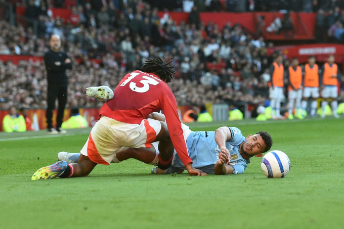 Man Utd và Man City hòa nhau 0-0 trong cuộc đối đầu gần nhất trên sân Old Trafford ngày 6/4/2025. Ảnh: Reuters
