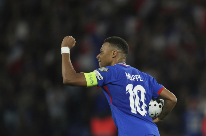 Kylian Mbappe mừng bàn trong trận Pháp thắng Iceland 2-1 trên sân Parc des Princes, Paris, Pháp ngày 9/9. Ảnh: AP
