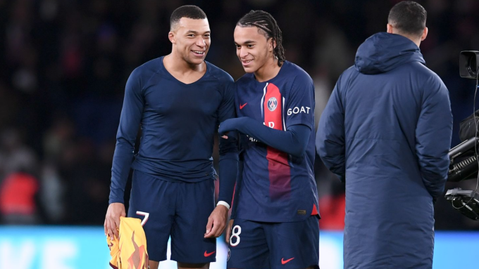 Anh em nhà Mbappe khi còn cùng phụng sự PSG năm 2023. Ảnh: Icon Sport