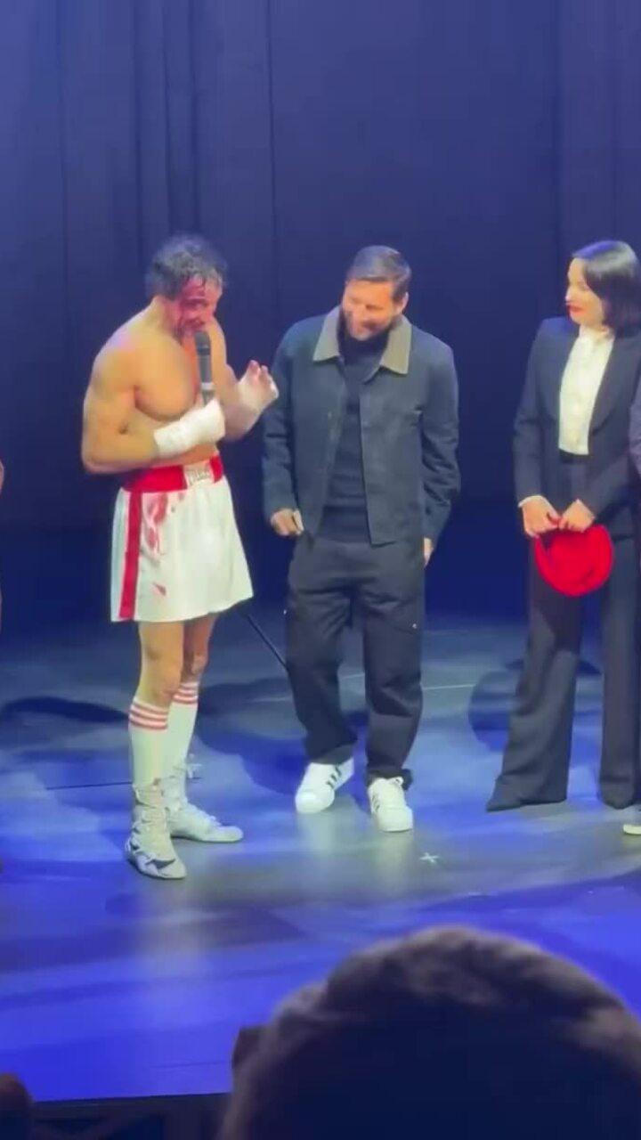 Messi phát biểu khi đi xem kịch