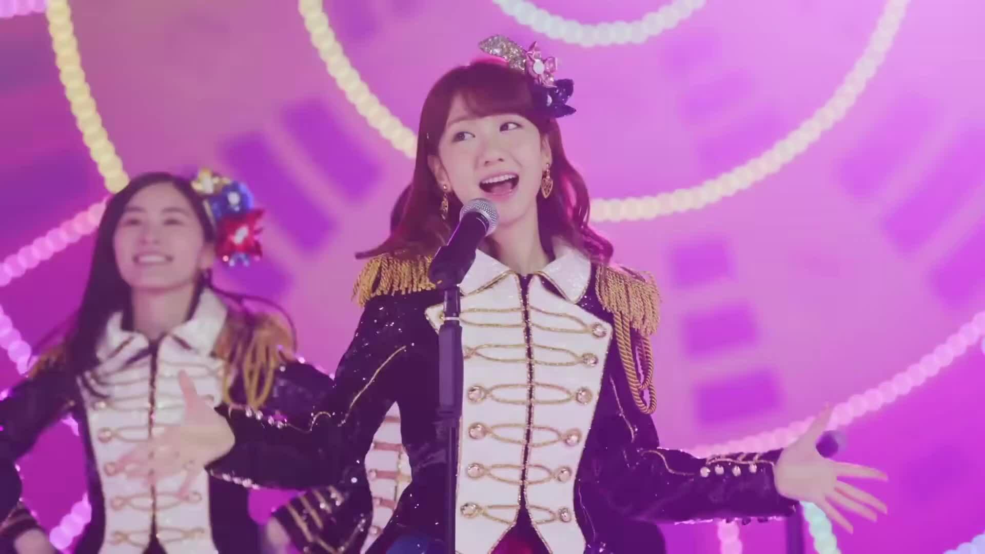 MV biểu diễn ca khúc Heavy Rotation của AKB48