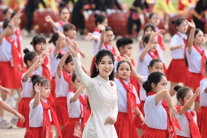 Nghệ sĩ tổng duyệt diễu hành sáng 30/8/2025. Ảnh: Nguyễn Đông