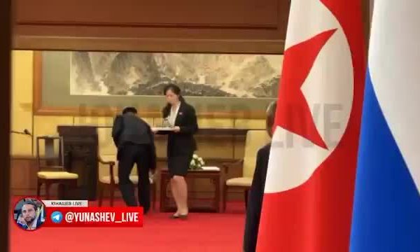 Vật dụng của Kim Jong-un được lau sạch tại Bắc Kinh