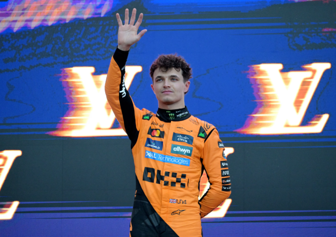 Lando Norris của đội McLaren ăn mừng chiến thắng tại Đường đua ô tô Công thức 1 Albert Park, Melbourne, Australia ngày 16/3/2025. Ảnh: Reuters