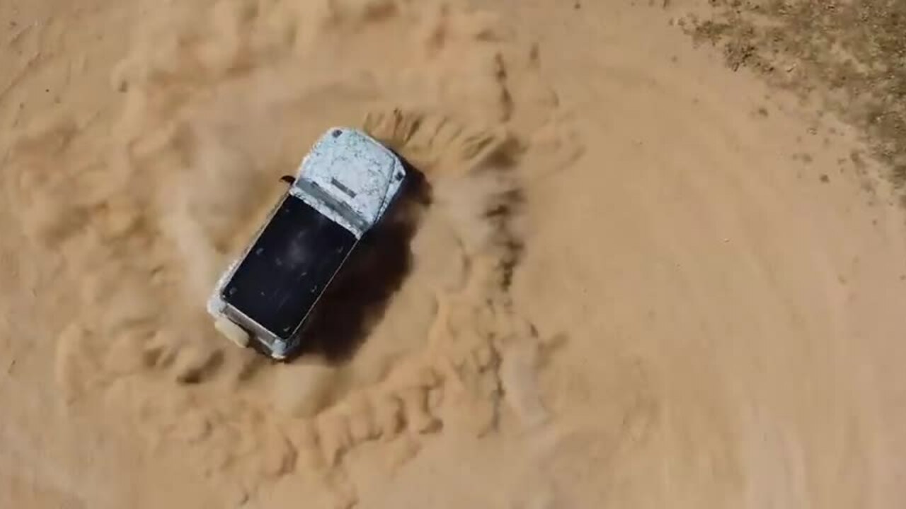 Ôtô điện có thể xoay tròn tại chỗ