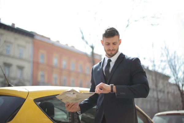 6 bí quyết ứng xử giúp bạn nổi bật giữa đám đông