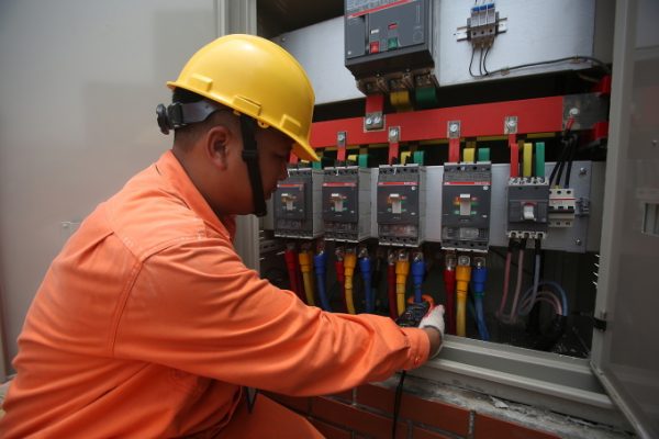 Giá điện có thể tăng 2-5% nếu EVN được bù lỗ: Bộ Công Thương
