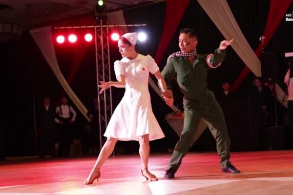 Dancesport: Phan Hiển & Thu Hương kể chuyện tình thời chiến