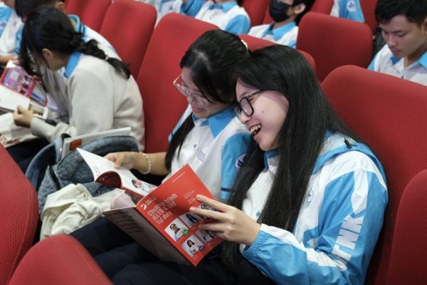 Học sinh Năng khiếu Nguyễn Thị Minh Khai khám phá Linearthinking