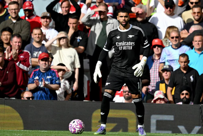 David Raya giữ bóng trong vòng cấm. Ảnh: Arsenal FC