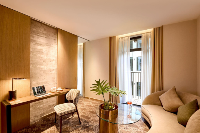 Không gian lưu trú 2 in 1 phù hợp dòng khách bleisure. Ảnh: Rey Hotel