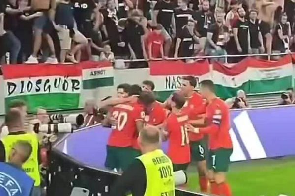 Ronaldo xin lỗi người hâm mộ: Hành động đẹp trên sân cỏ