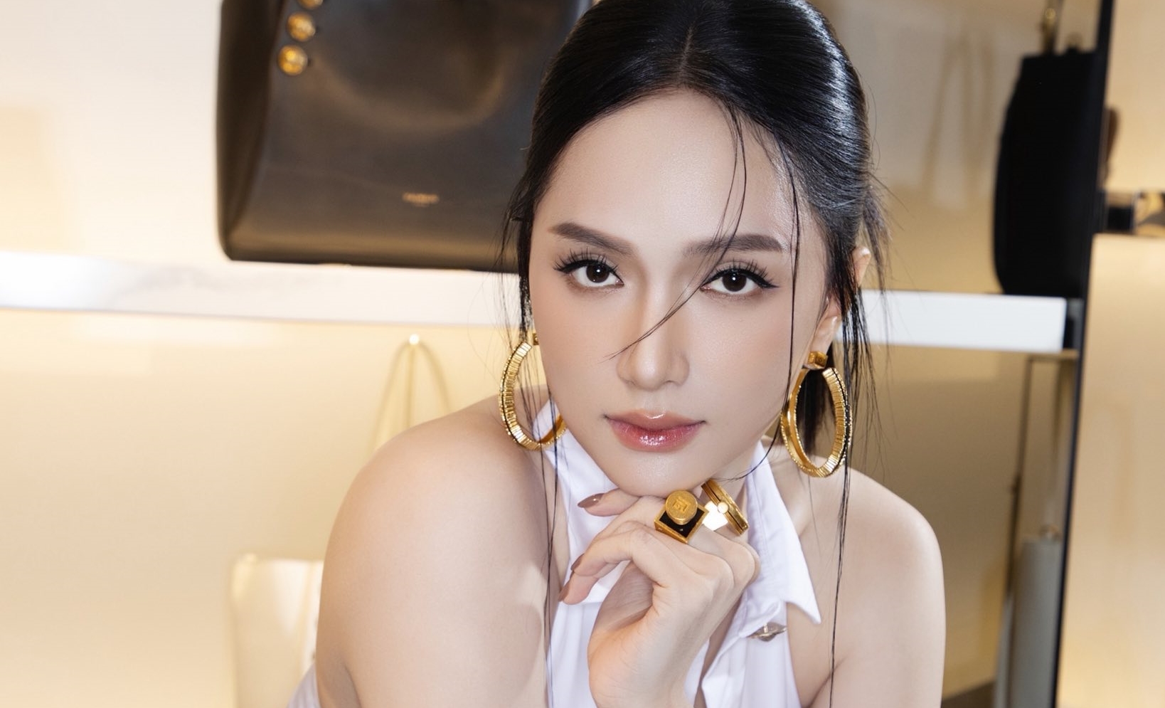 Sắc vóc tuổi 34 của Hương Giang